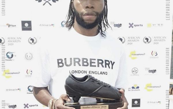Dieumerci Mbokani remporte le Soulier d&rsquo;Ébène 2020