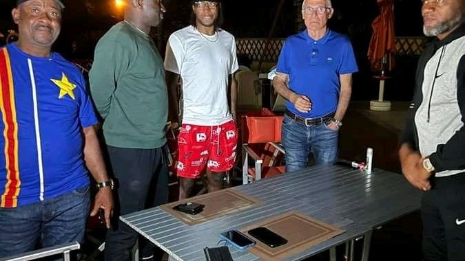 Barrages CM Qatar 2022: Dieumerci Mbokani aperçu à Kinshasa aux côtés d&rsquo;Hector Cuper