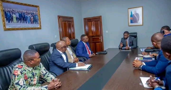Éliminatoires CAN 2023: le ministre Serge Nkonde s&rsquo;entretient avec la FECOFA