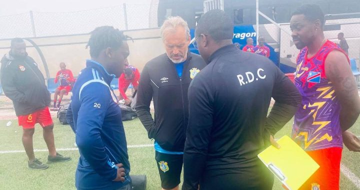 Sébastien Desabre visite les Léopards U-20