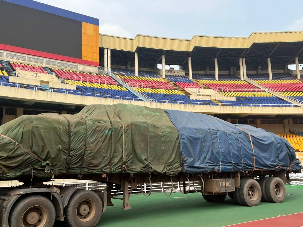 Stade des Martyrs : la réhabilitation s’accélère avec une nouvelle livraison de matériaux 6 IMG 20260420 WA0024