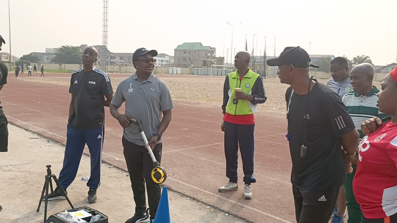 Football : Olivier Safari dote la Commission des arbitres des équipements d'entraînement 7 IMG 20260707 WA0020