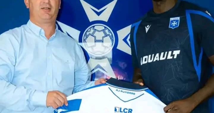 Mercato : Axel Tuanzebe rejoint officiellement l’AJ Auxerre !